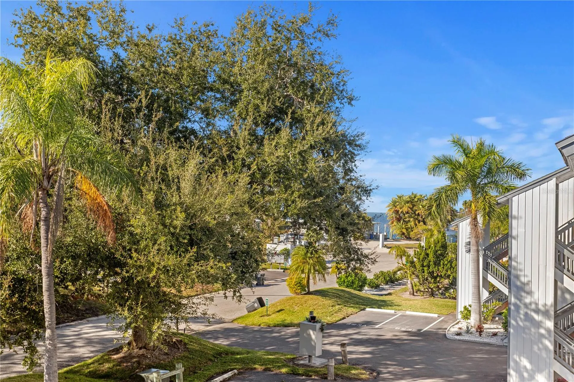 817 B Bahia Del Sol Drive Ruskin FL 33570