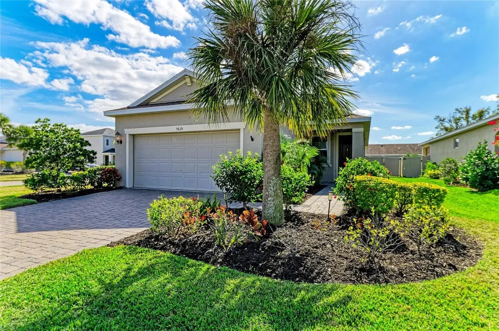 5635 Los Robles Court Palmetto FL 34221