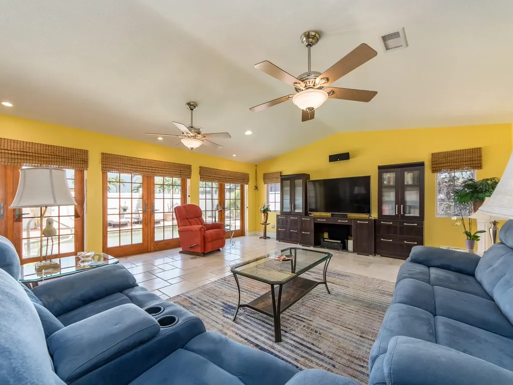 1140 81st Street S St Petersburg FL 33707