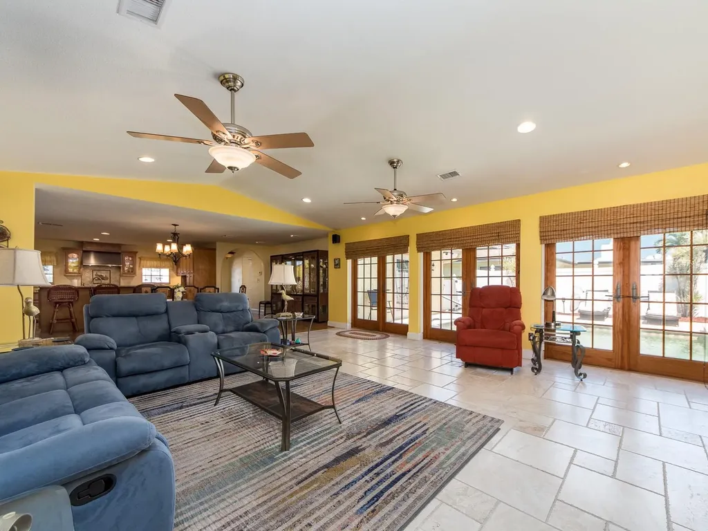 1140 81st Street S St Petersburg FL 33707