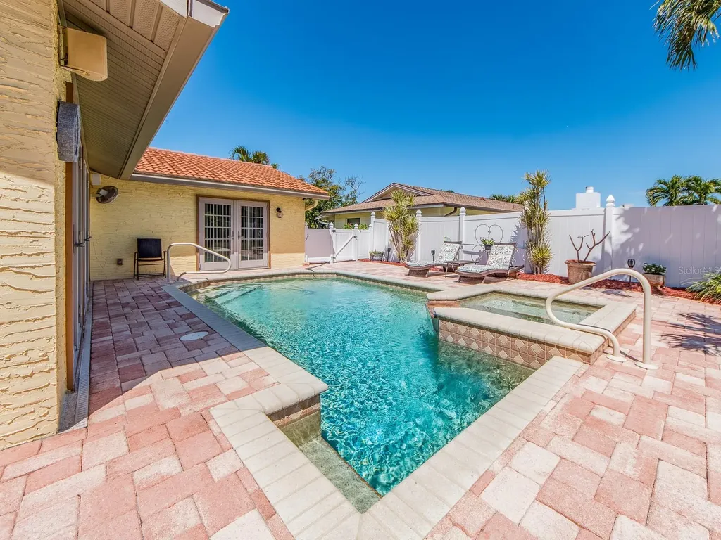 1140 81st Street S St Petersburg FL 33707