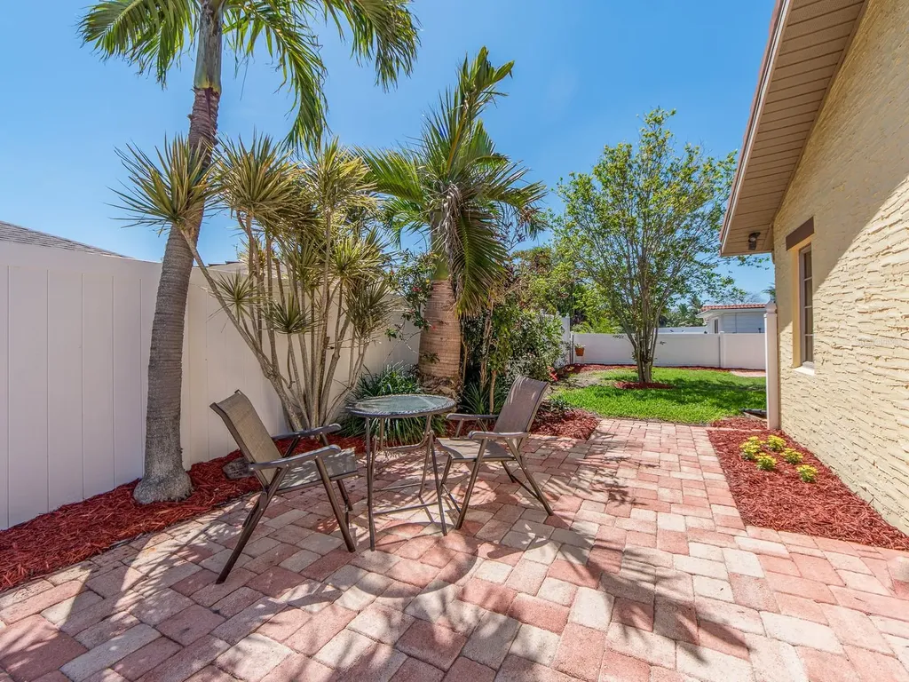 1140 81st Street S St Petersburg FL 33707