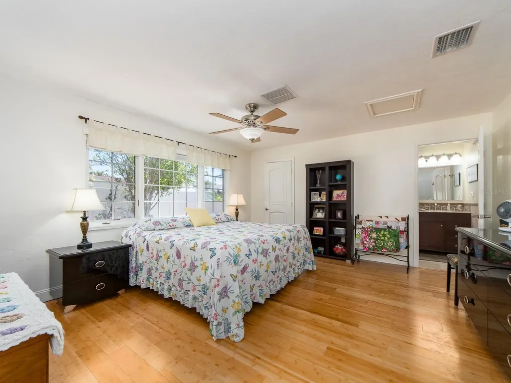 1140 81st Street S St Petersburg FL 33707