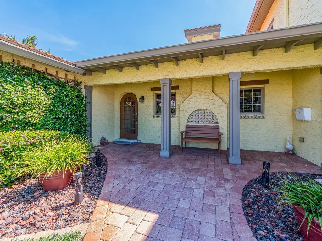 1140 81st Street S St Petersburg FL 33707