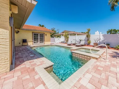 1140 81st Street S St Petersburg FL 33707