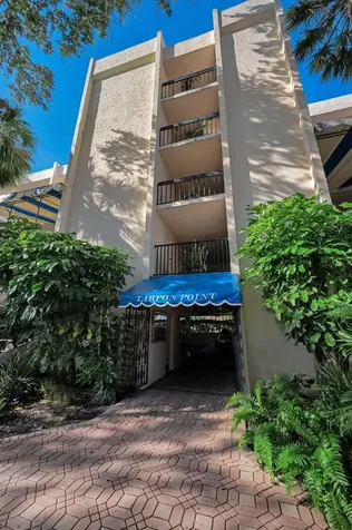 203 Tarpon Point Tarpon Springs FL 34689