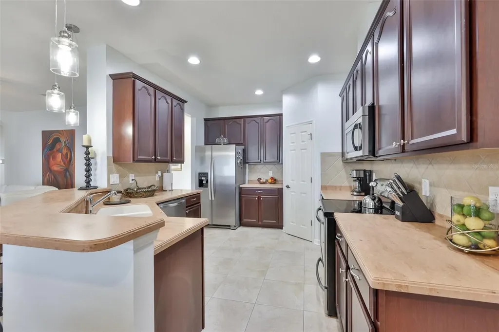 823 Seminole Sky Drive Ruskin FL 33570