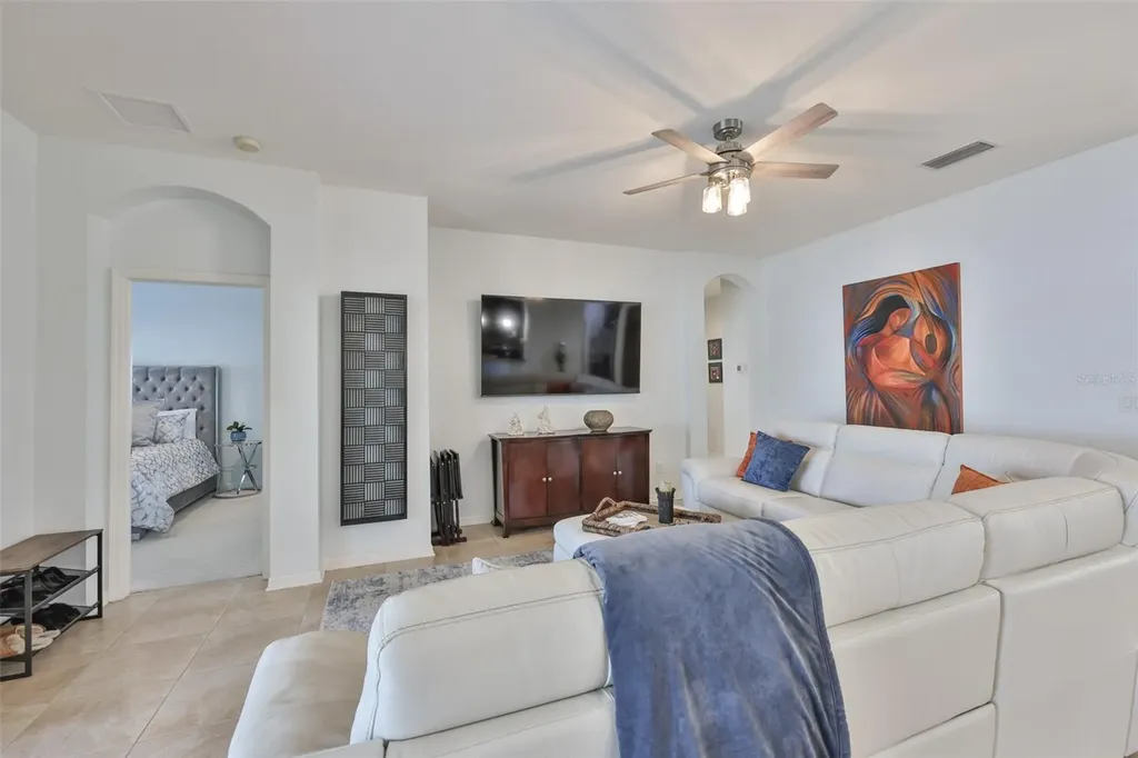 823 Seminole Sky Drive Ruskin FL 33570