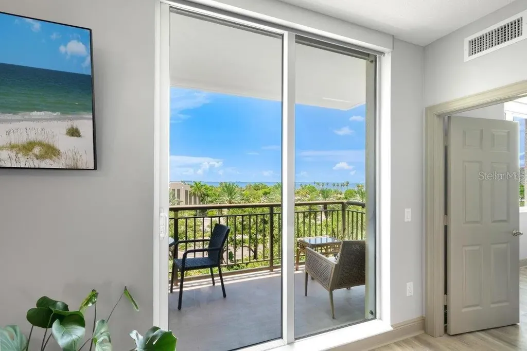 800 N Tamiami Trail Sarasota FL 34236