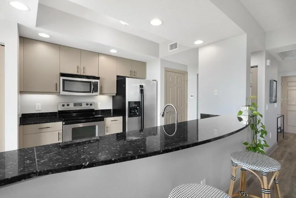 800 N Tamiami Trail Sarasota FL 34236