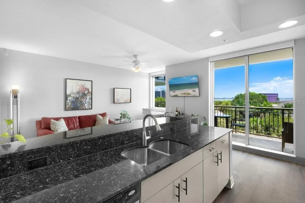 800 N Tamiami Trail Sarasota FL 34236