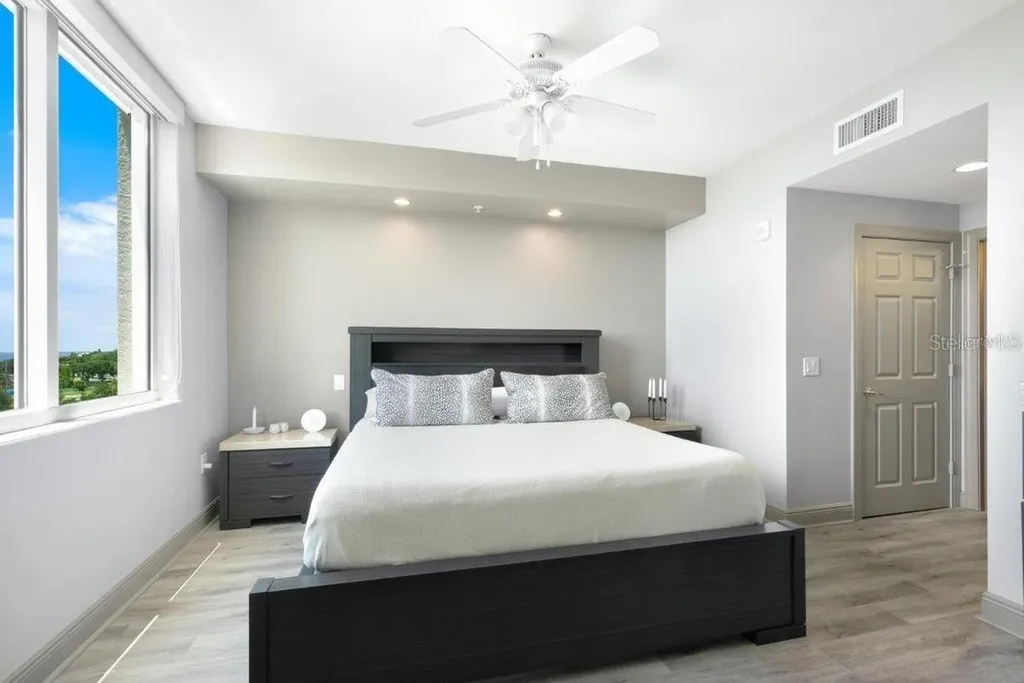 800 N Tamiami Trail Sarasota FL 34236