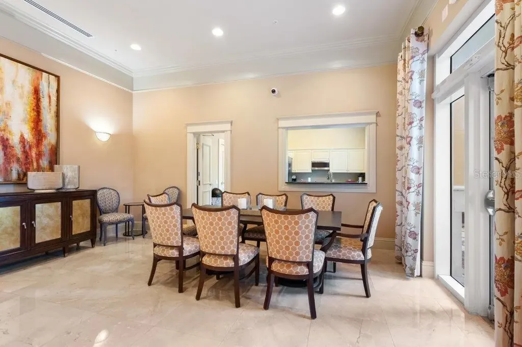 800 N Tamiami Trail Sarasota FL 34236