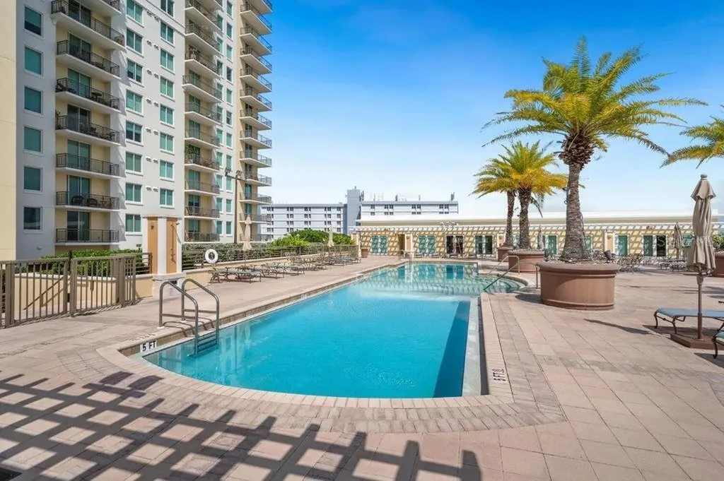 800 N Tamiami Trail Sarasota FL 34236