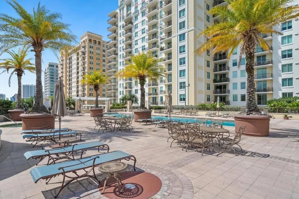 800 N Tamiami Trail Sarasota FL 34236