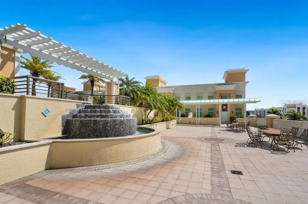 800 N Tamiami Trail Sarasota FL 34236