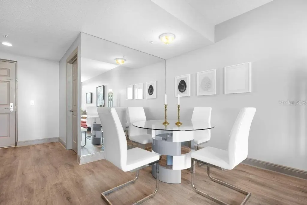 800 N Tamiami Trail Sarasota FL 34236