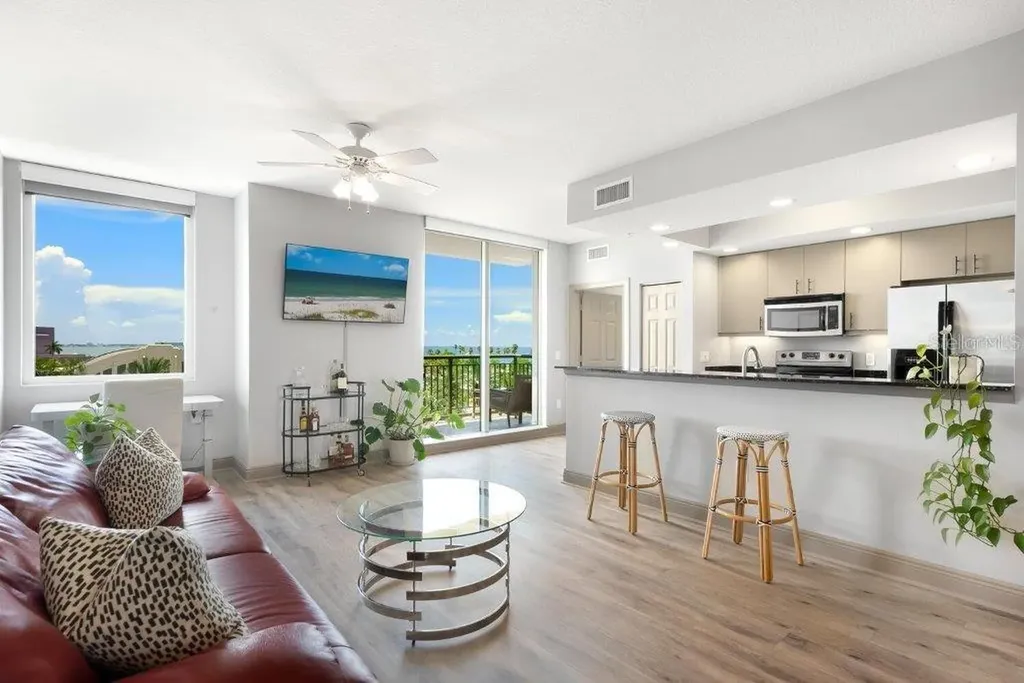 800 N Tamiami Trail Sarasota FL 34236