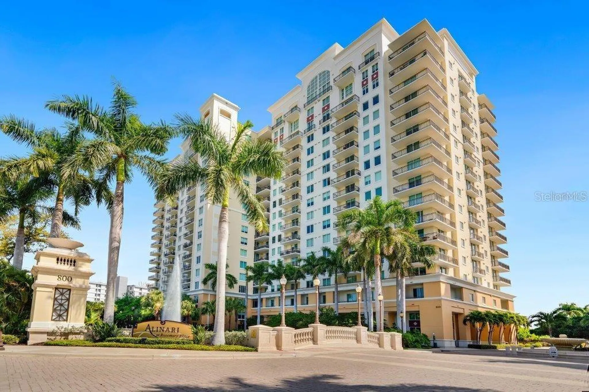 Sarasota FL, 800 N Tamiami Trail, Unit 405