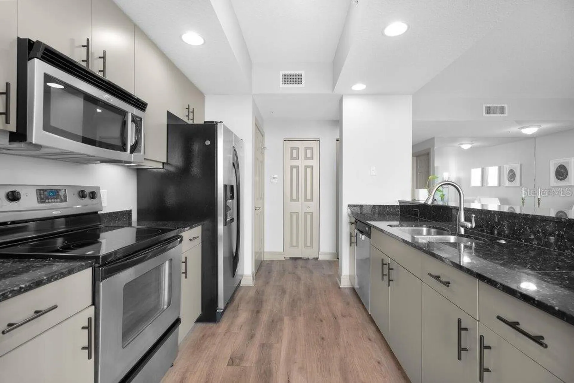 800 N Tamiami Trail Sarasota FL 34236