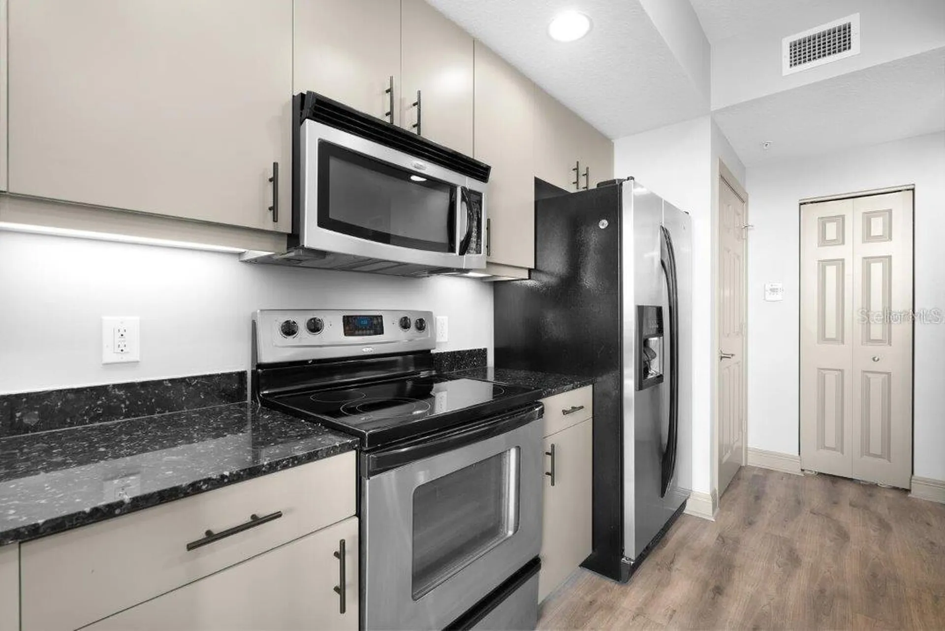 800 N Tamiami Trail Sarasota FL 34236