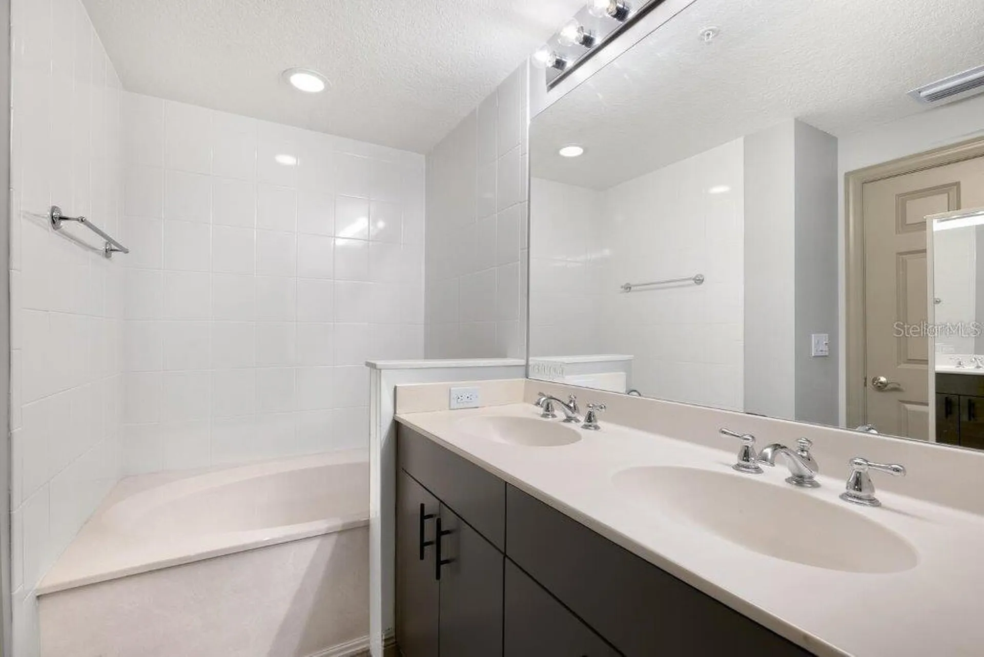 800 N Tamiami Trail Sarasota FL 34236
