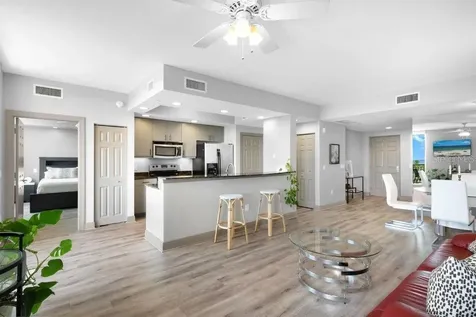 800 N Tamiami Trail Sarasota FL 34236