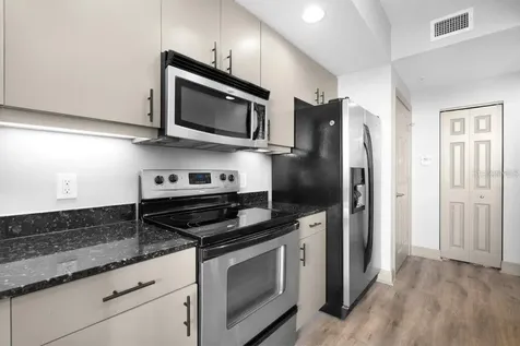 800 N Tamiami Trail Sarasota FL 34236