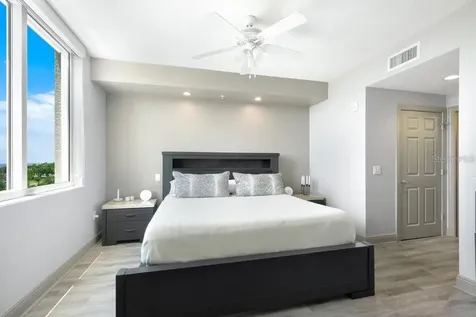 800 N Tamiami Trail Sarasota FL 34236