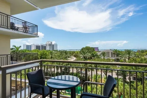 800 N Tamiami Trail Sarasota FL 34236