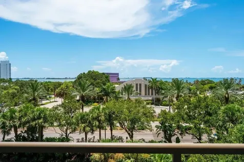 800 N Tamiami Trail Sarasota FL 34236