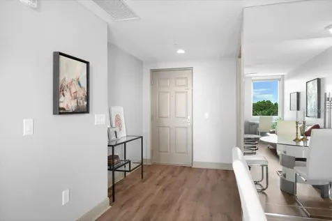 800 N Tamiami Trail Sarasota FL 34236