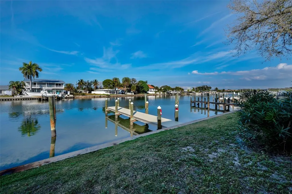 318 Windrush Boulevard Indian Rocks Beach FL 33785