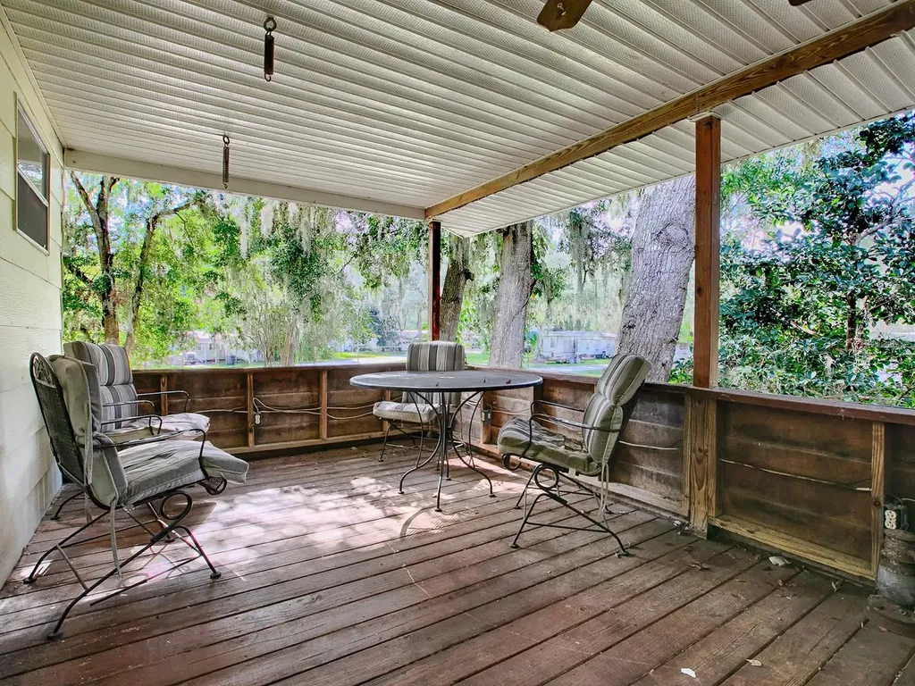 853 Cr 484 Lake Panasoffkee FL 33538