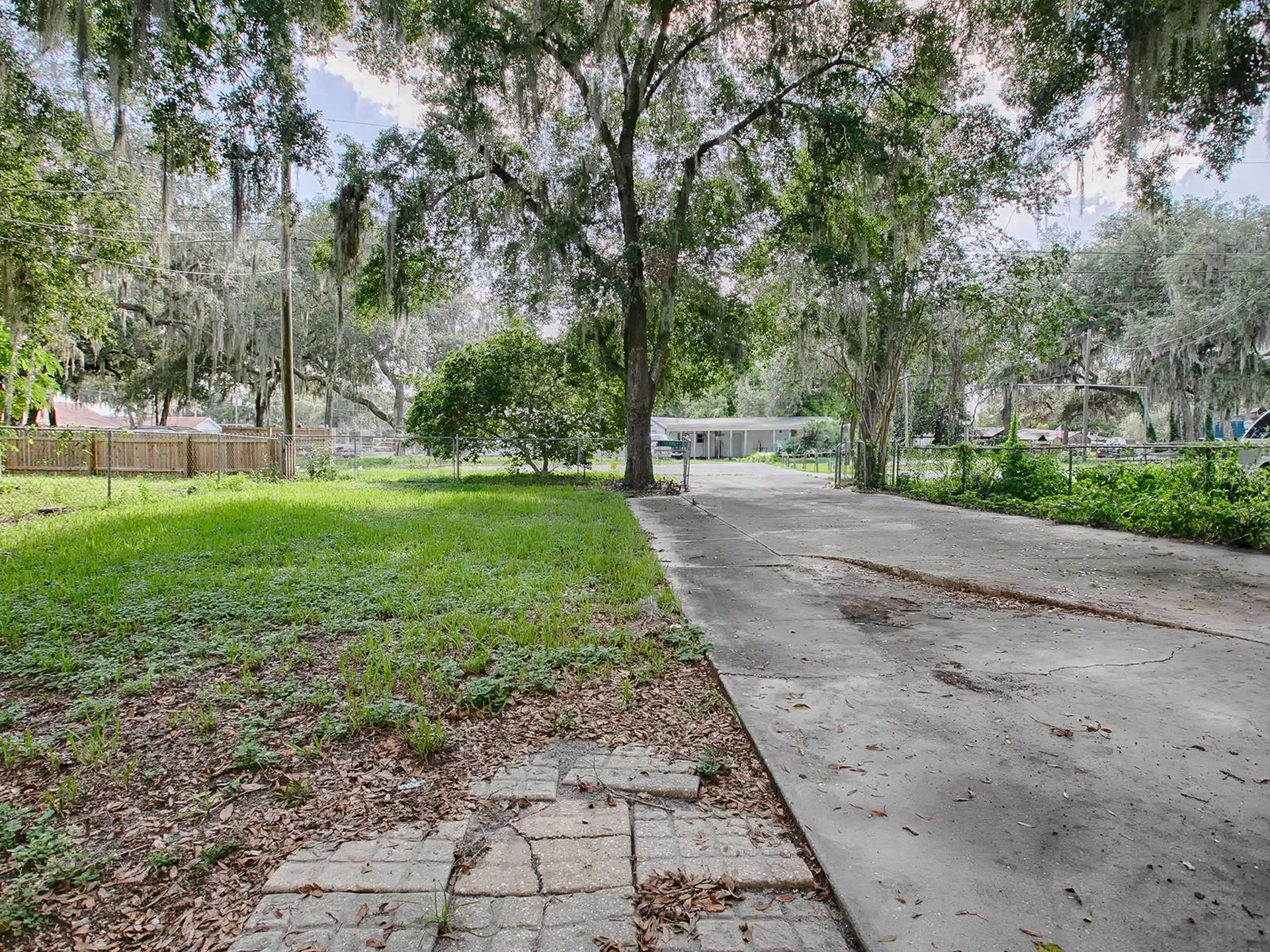 853 Cr 484 Lake Panasoffkee FL 33538