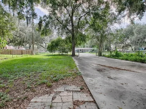853 Cr 484 Lake Panasoffkee FL 33538