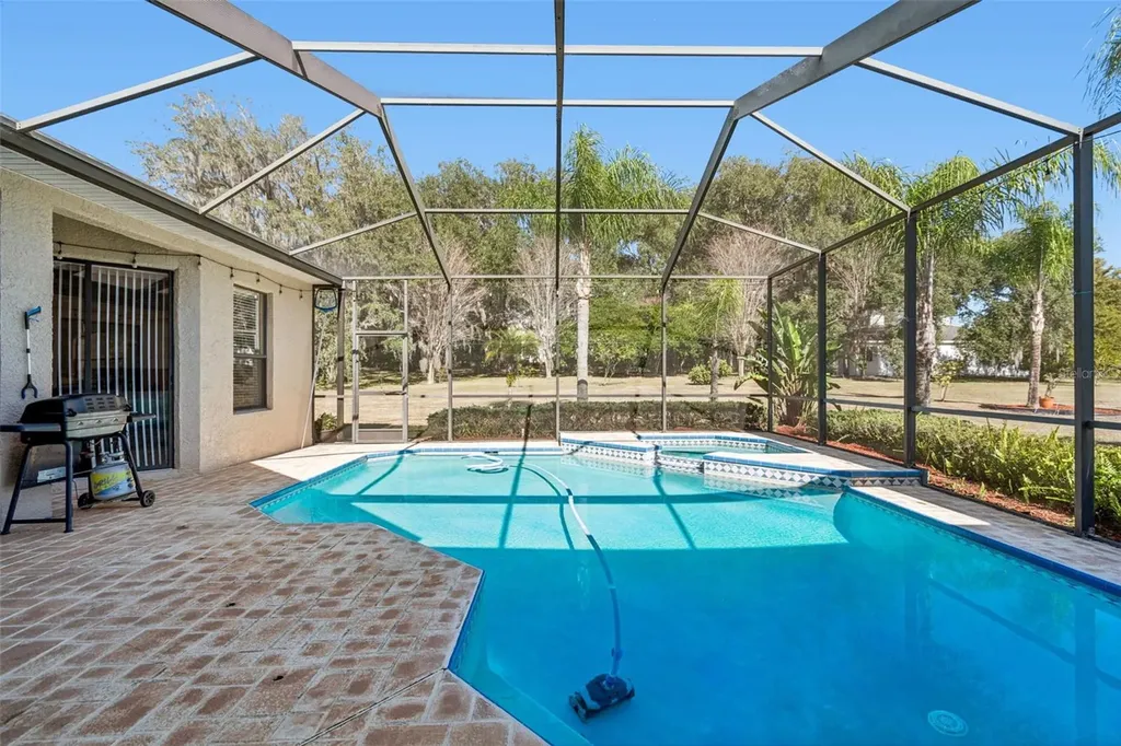 14308 Willow Run Dade City FL 33523