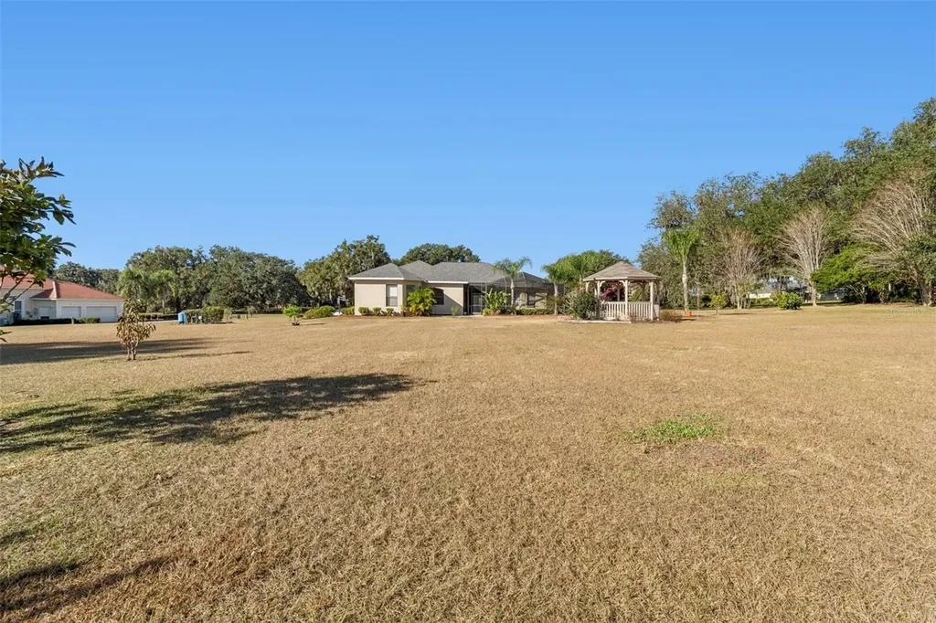 14308 Willow Run Dade City FL 33523