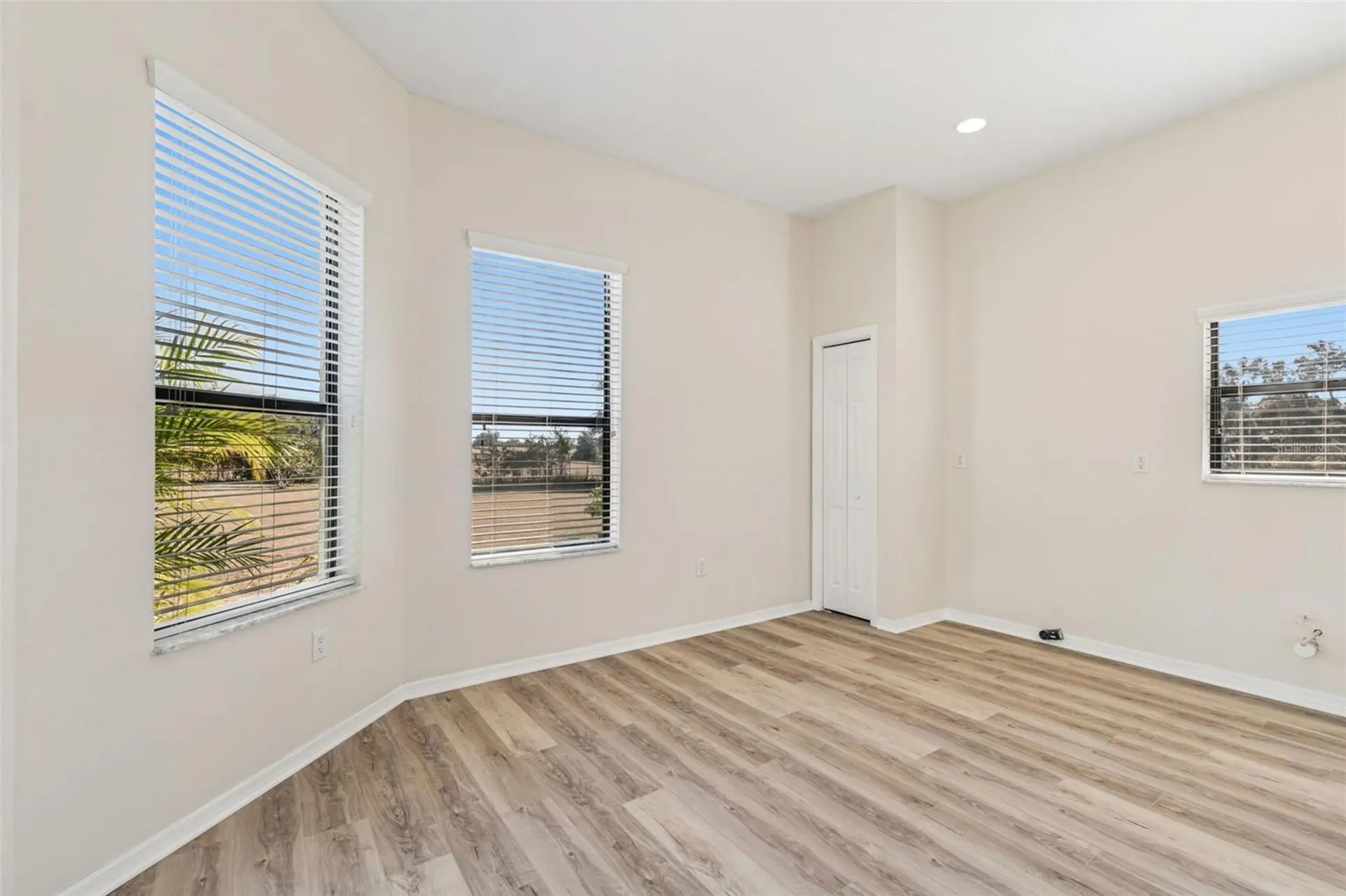 14308 Willow Run Dade City FL 33523