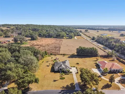 14308 Willow Run Dade City FL 33523