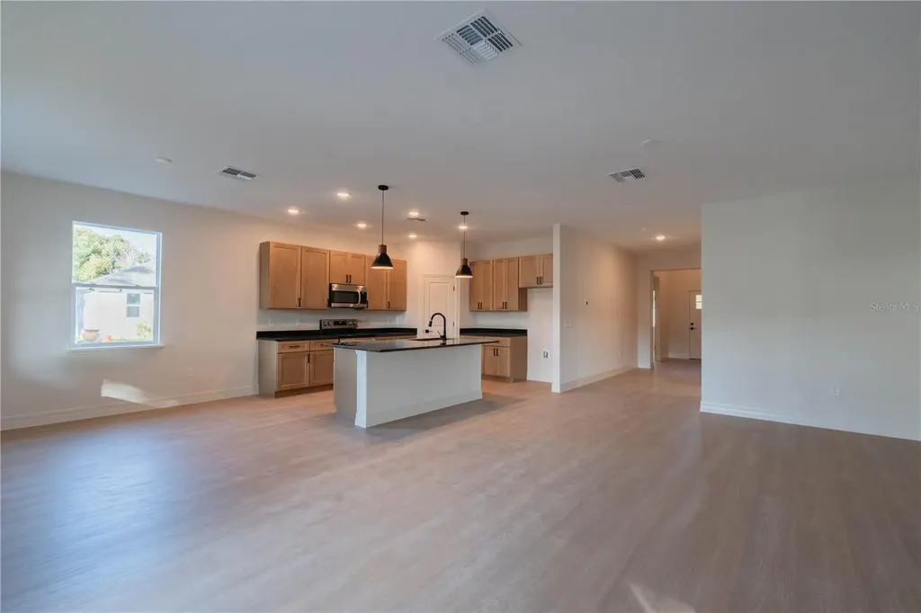911 N New Hampshire Avenue Tavares FL 32778