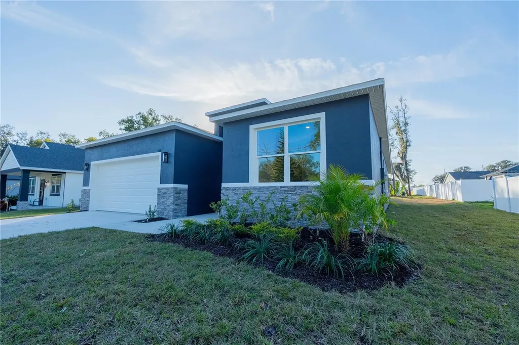 911 N New Hampshire Avenue Tavares FL 32778
