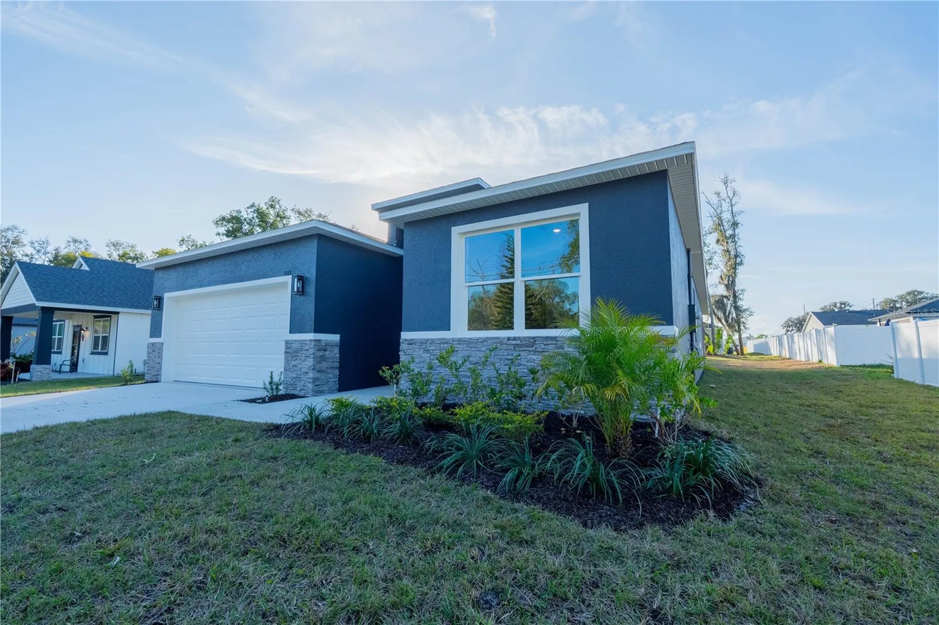 911 N New Hampshire Avenue Tavares FL 32778