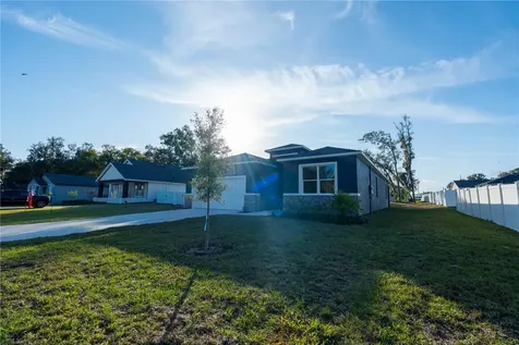 911 N New Hampshire Avenue Tavares FL 32778