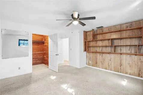 5296 66th Way N St Petersburg FL 33709