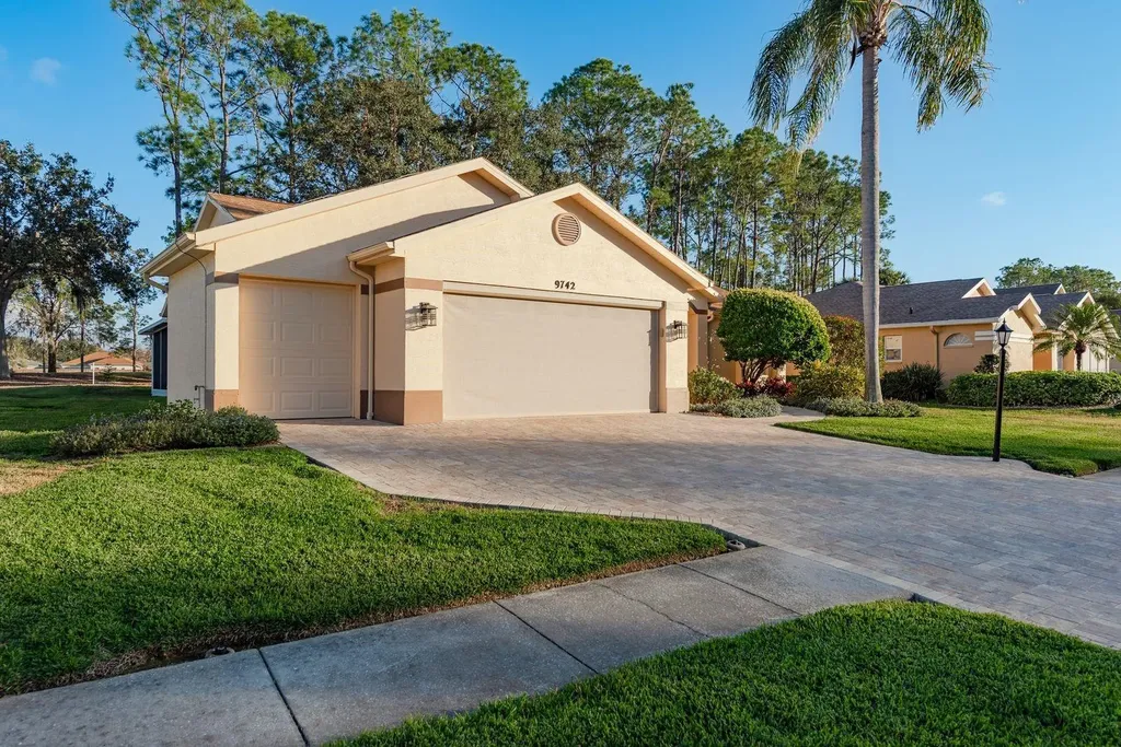 9742 Oakwood Hills Court New Port Richey FL 34655