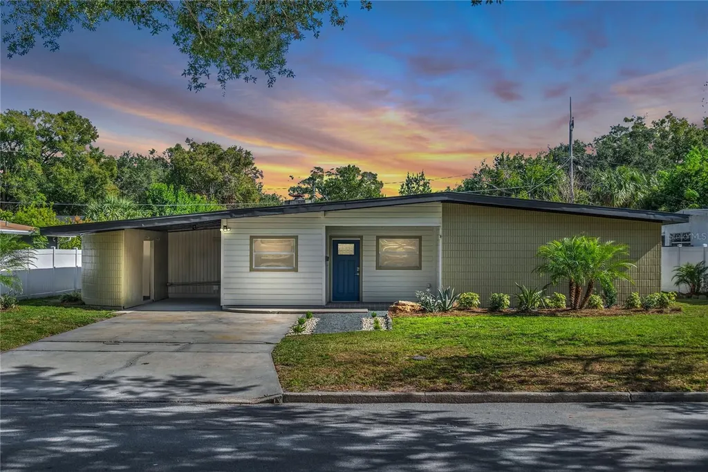 1311 Silverstone Avenue Orlando FL 32806