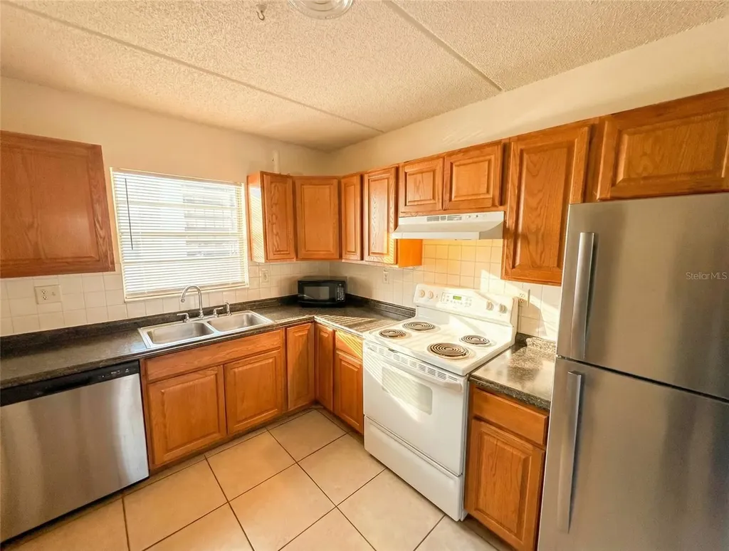 2856 Somerset Park Drive Tampa FL 33613