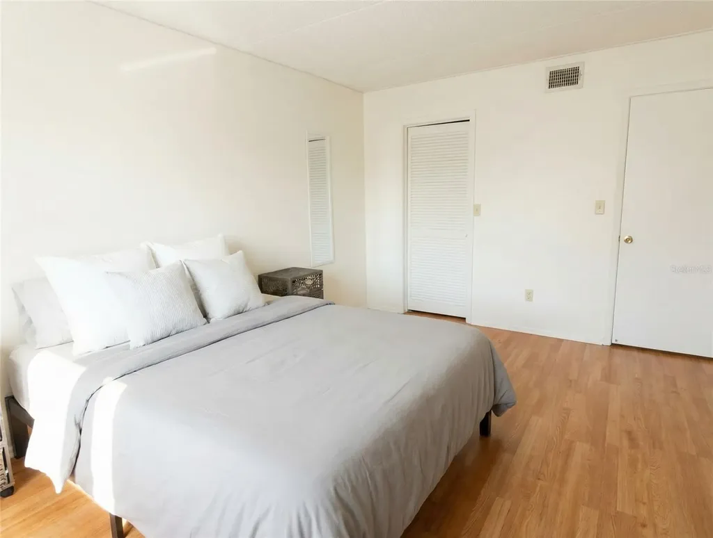 2856 Somerset Park Drive Tampa FL 33613