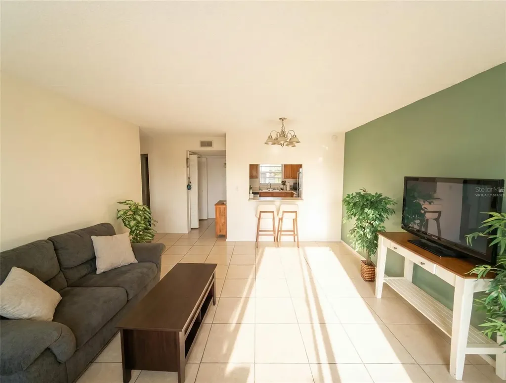 2856 Somerset Park Drive Tampa FL 33613